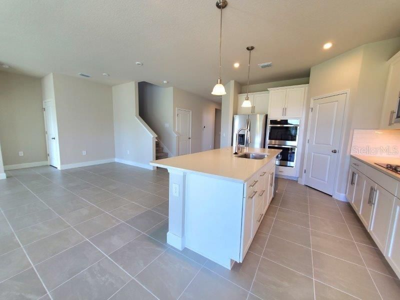 For Rent: $2,350 (4 beds, 2 baths, 2551 Square Feet)