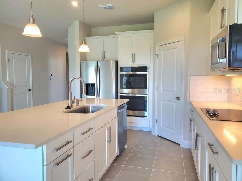 For Rent: $2,350 (4 beds, 2 baths, 2551 Square Feet)