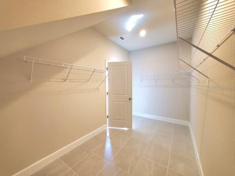 For Rent: $2,350 (4 beds, 2 baths, 2551 Square Feet)