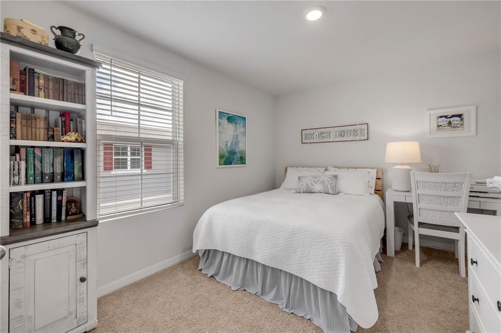 Active With Contract: $329,900 (3 beds, 2 baths, 1672 Square Feet)