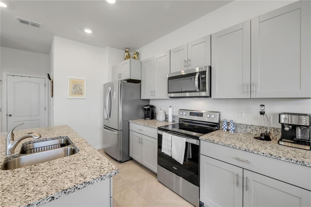 Active With Contract: $329,900 (3 beds, 2 baths, 1672 Square Feet)