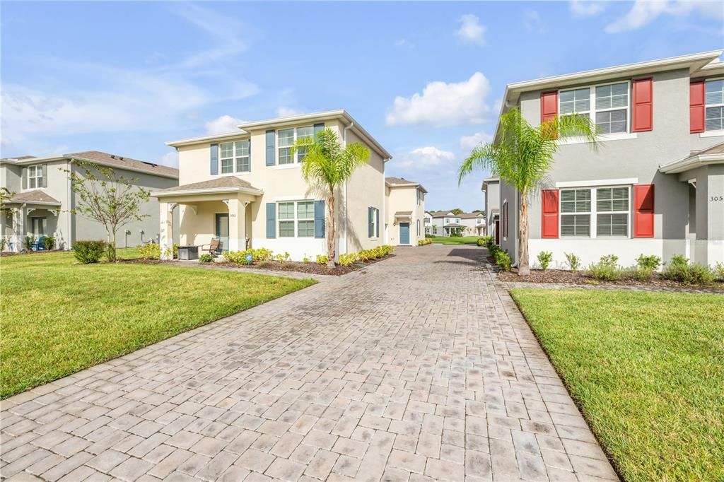 Active With Contract: $329,900 (3 beds, 2 baths, 1672 Square Feet)