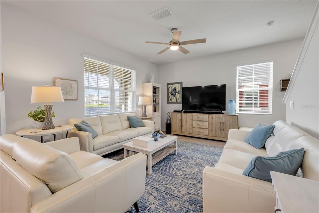 Active With Contract: $329,900 (3 beds, 2 baths, 1672 Square Feet)