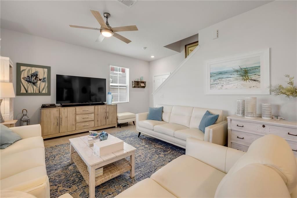 Active With Contract: $329,900 (3 beds, 2 baths, 1672 Square Feet)