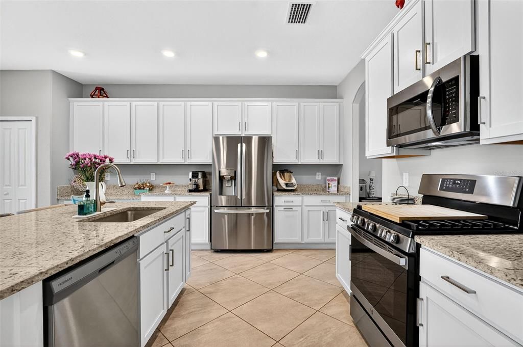 En Venta: $825,000 (5 camas, 3 baños, 3257 Pies cuadrados)