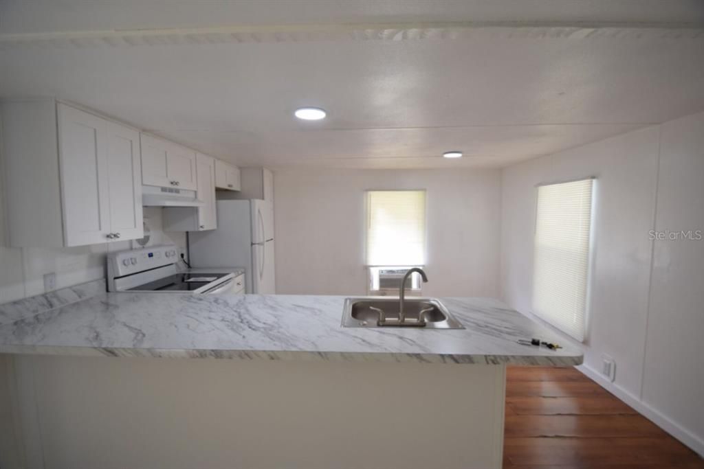 For Rent: $1,295 (2 beds, 1 baths, 742 Square Feet)