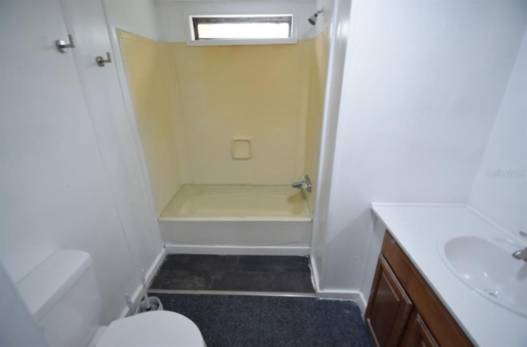 For Rent: $1,295 (2 beds, 1 baths, 742 Square Feet)