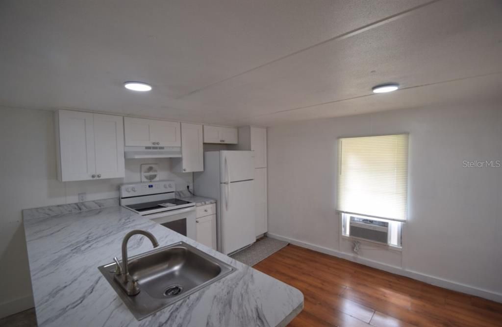 For Rent: $1,295 (2 beds, 1 baths, 742 Square Feet)