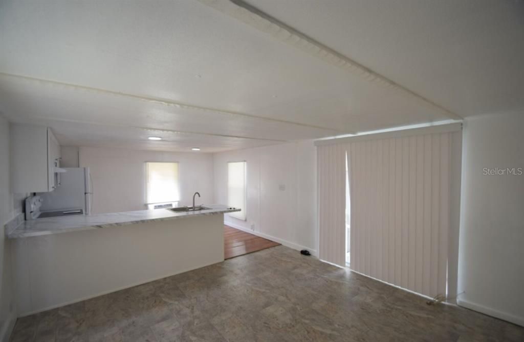 For Rent: $1,295 (2 beds, 1 baths, 742 Square Feet)