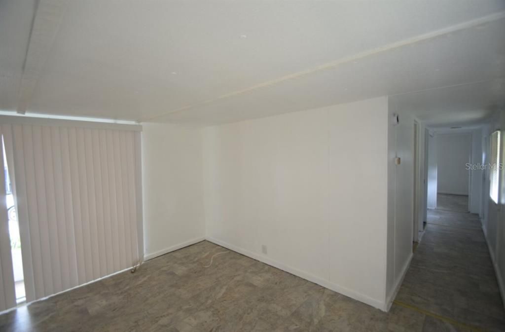 For Rent: $1,295 (2 beds, 1 baths, 742 Square Feet)