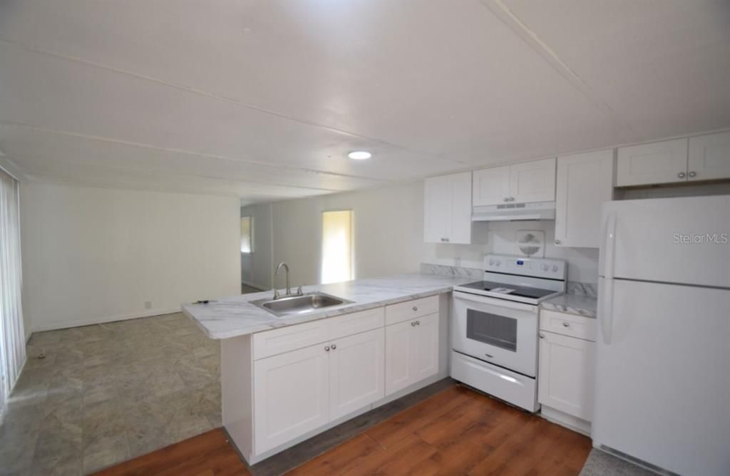 For Rent: $1,295 (2 beds, 1 baths, 742 Square Feet)