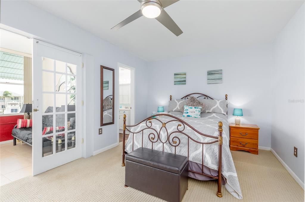 待售: $269,000 (2 贝兹, 2 浴室, 1100 平方英尺)