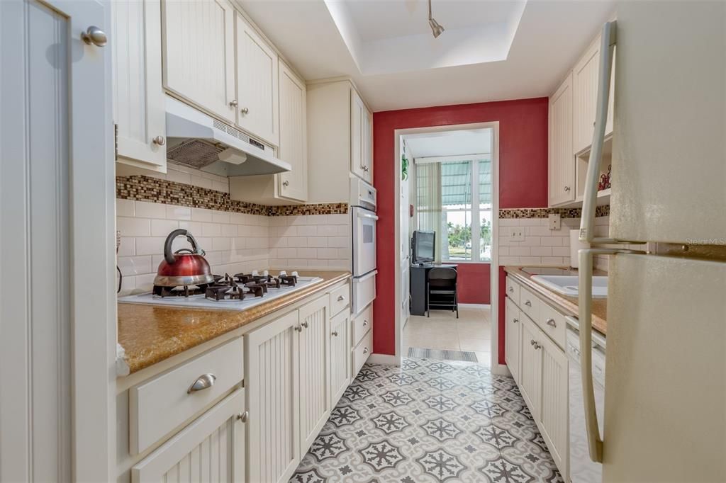 待售: $269,000 (2 贝兹, 2 浴室, 1100 平方英尺)