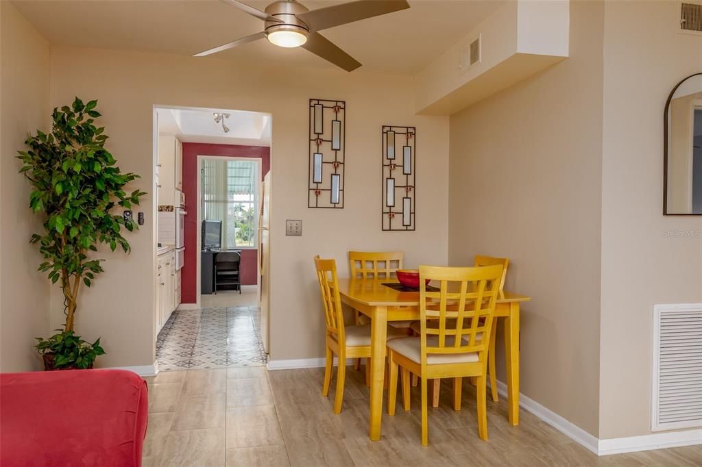 待售: $269,000 (2 贝兹, 2 浴室, 1100 平方英尺)