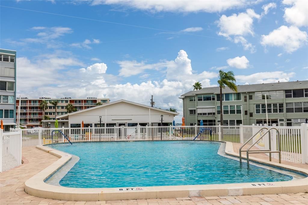 待售: $269,000 (2 贝兹, 2 浴室, 1100 平方英尺)