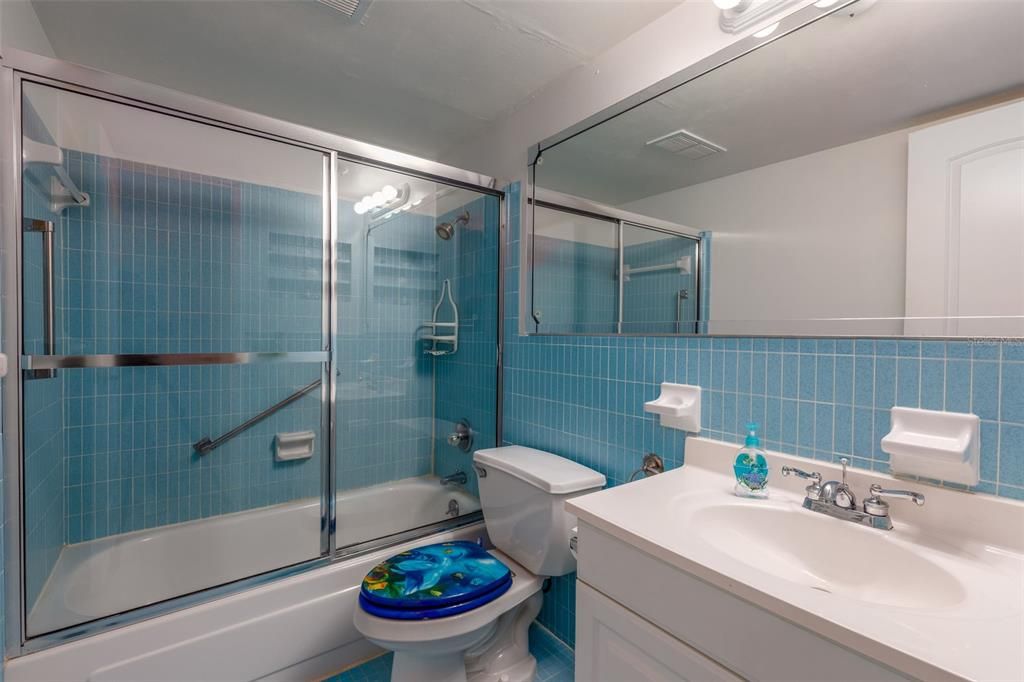 待售: $269,000 (2 贝兹, 2 浴室, 1100 平方英尺)