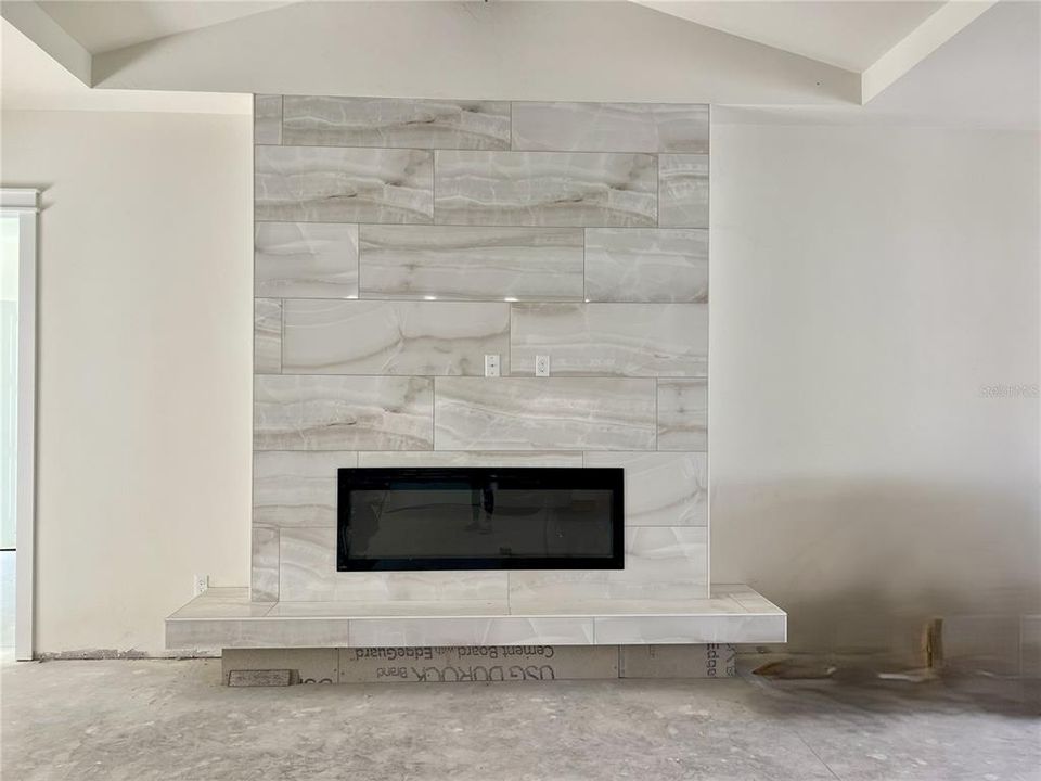 En Venta: $859,000 (4 camas, 3 baños, 2600 Pies cuadrados)