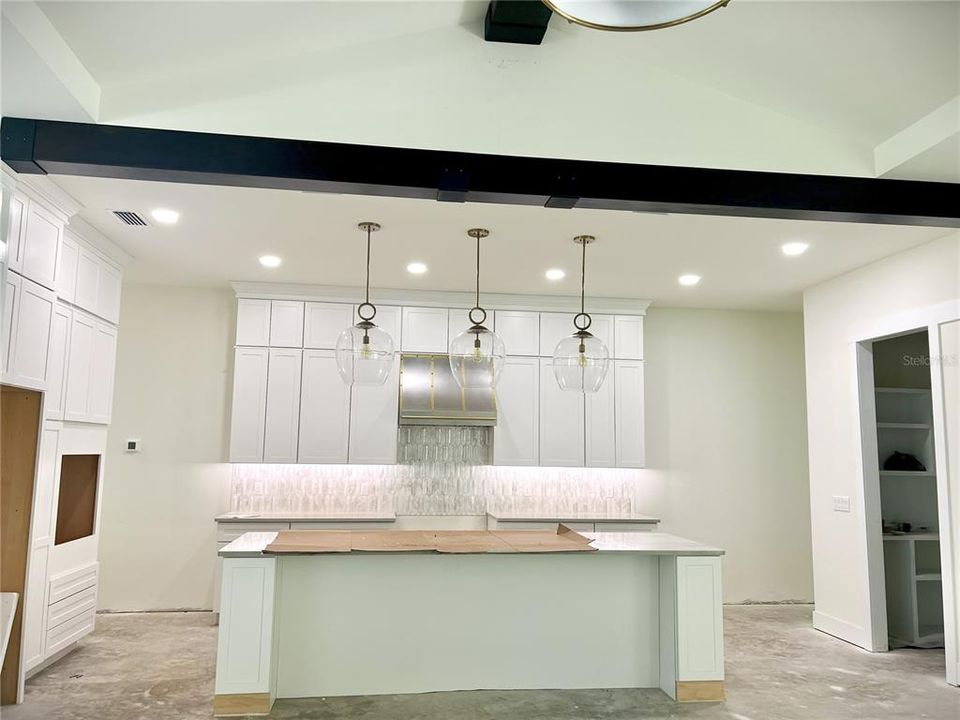 En Venta: $859,000 (4 camas, 3 baños, 2600 Pies cuadrados)