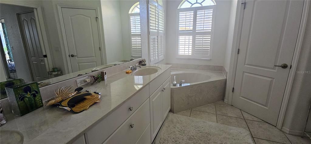 For Rent: $2,900 (3 beds, 2 baths, 2288 Square Feet)