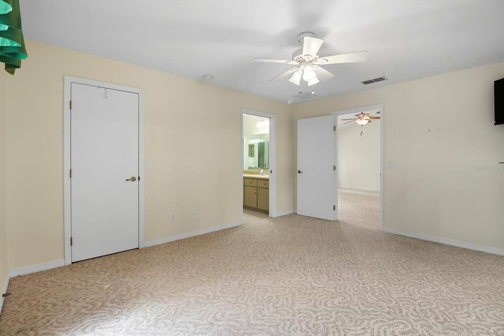 Activo con contrato: $419,900 (3 camas, 3 baños, 2079 Pies cuadrados)