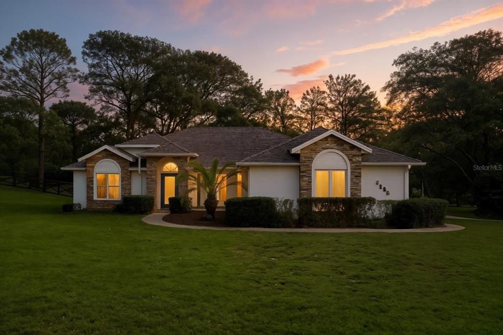 Activo con contrato: $419,900 (3 camas, 3 baños, 2079 Pies cuadrados)