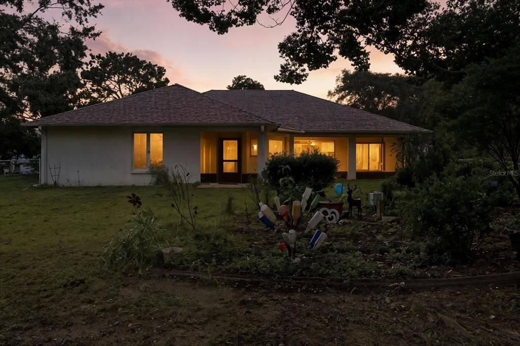 Activo con contrato: $419,900 (3 camas, 3 baños, 2079 Pies cuadrados)