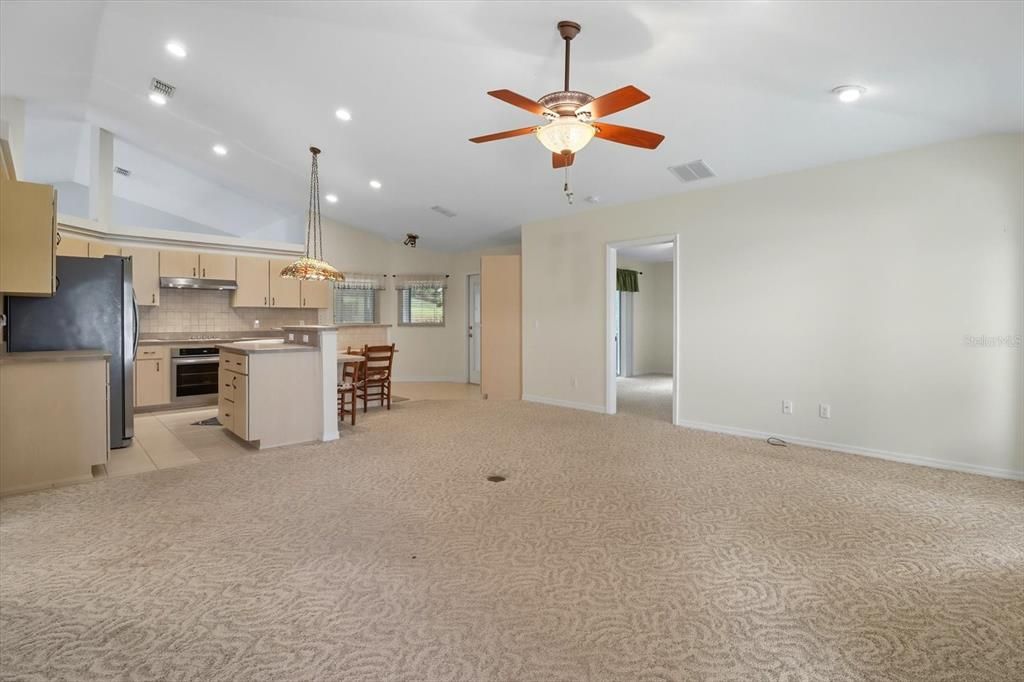 Activo con contrato: $419,900 (3 camas, 3 baños, 2079 Pies cuadrados)