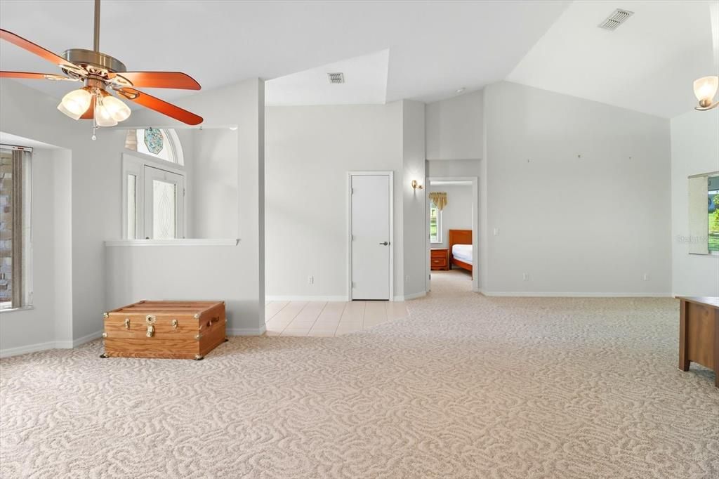 Activo con contrato: $419,900 (3 camas, 3 baños, 2079 Pies cuadrados)