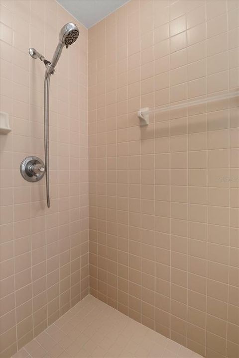 Activo con contrato: $419,900 (3 camas, 3 baños, 2079 Pies cuadrados)