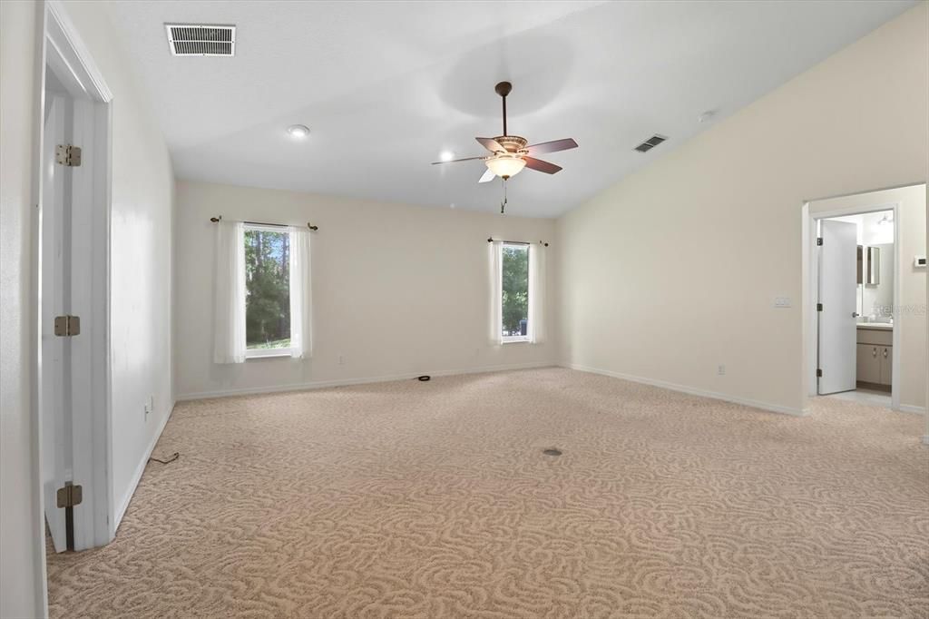 Activo con contrato: $419,900 (3 camas, 3 baños, 2079 Pies cuadrados)
