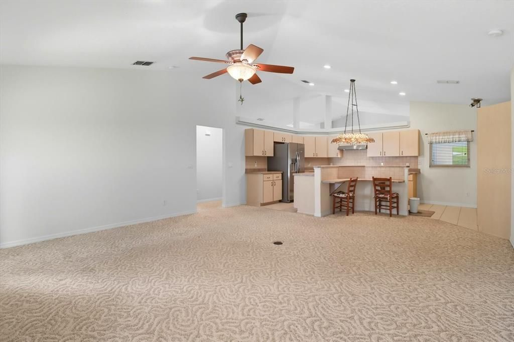 Activo con contrato: $419,900 (3 camas, 3 baños, 2079 Pies cuadrados)