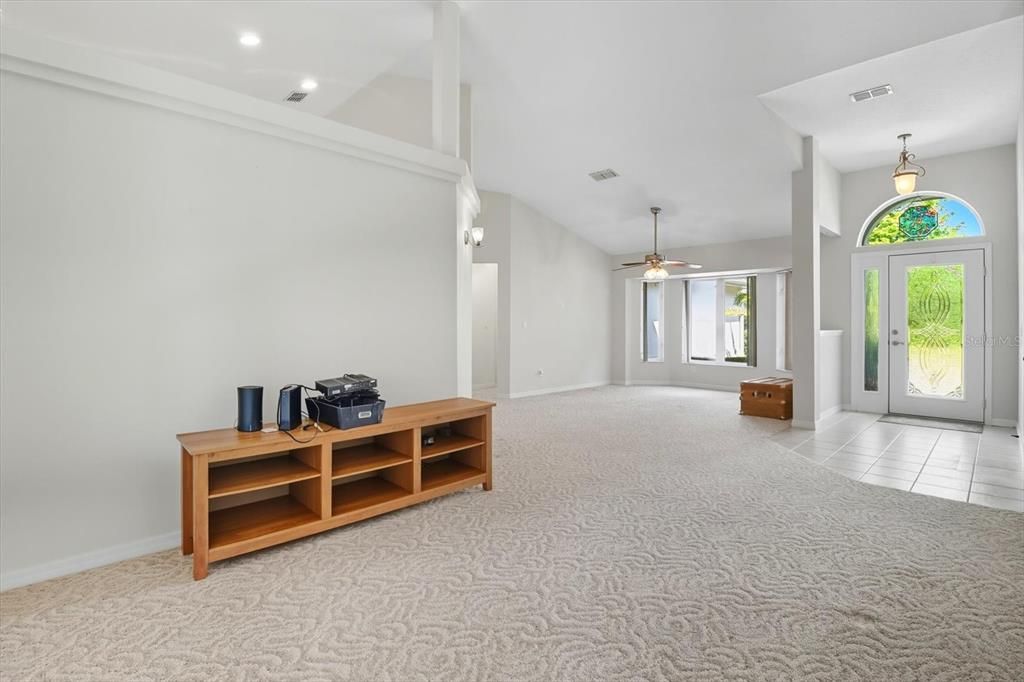Activo con contrato: $419,900 (3 camas, 3 baños, 2079 Pies cuadrados)
