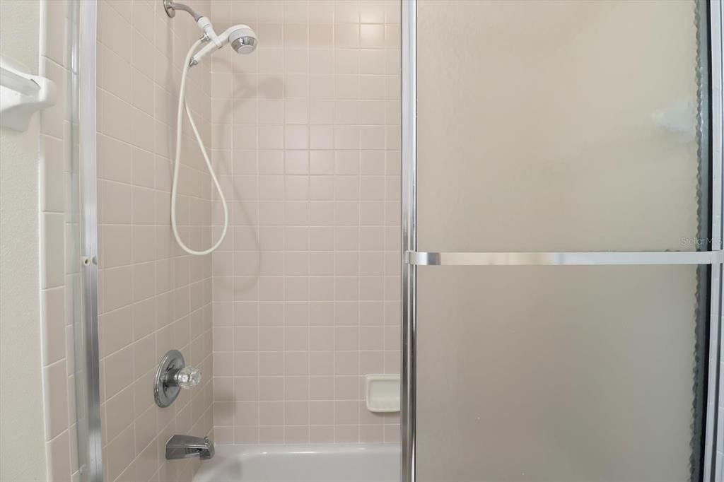 Activo con contrato: $419,900 (3 camas, 3 baños, 2079 Pies cuadrados)