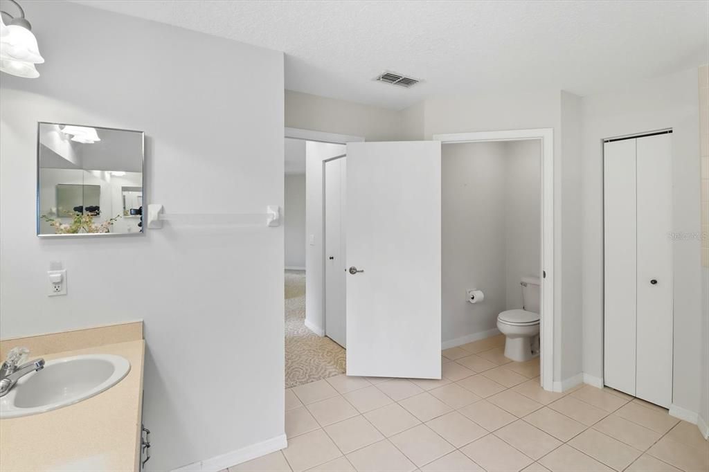 Activo con contrato: $419,900 (3 camas, 3 baños, 2079 Pies cuadrados)