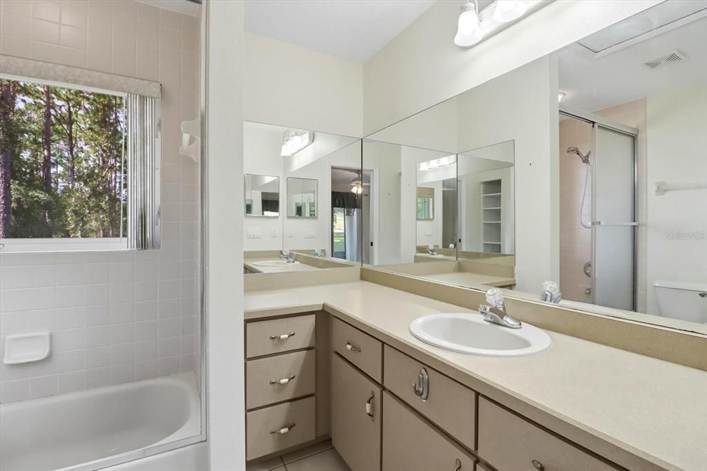 Activo con contrato: $419,900 (3 camas, 3 baños, 2079 Pies cuadrados)
