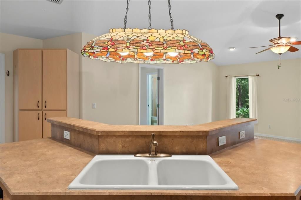 Activo con contrato: $419,900 (3 camas, 3 baños, 2079 Pies cuadrados)
