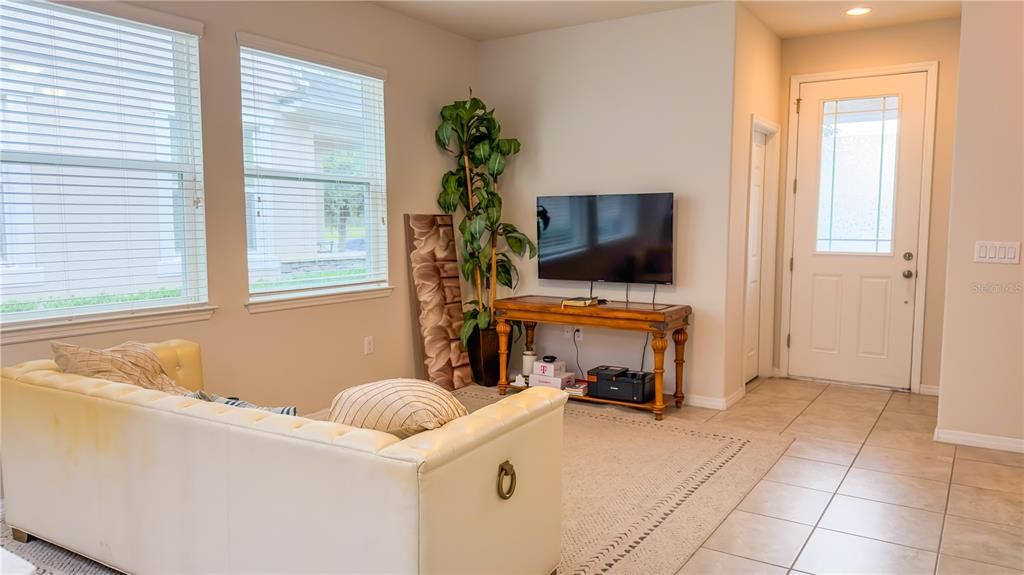 En Venta: $324,900 (3 camas, 2 baños, 1690 Pies cuadrados)