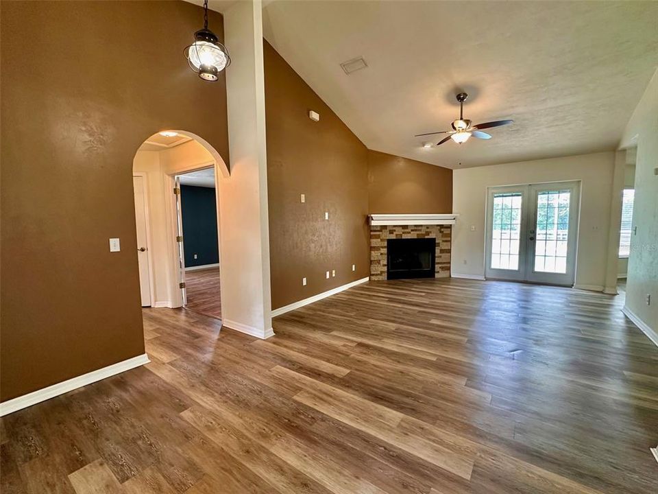 For Sale: $524,900 (4 beds, 3 baths, 2209 Square Feet)