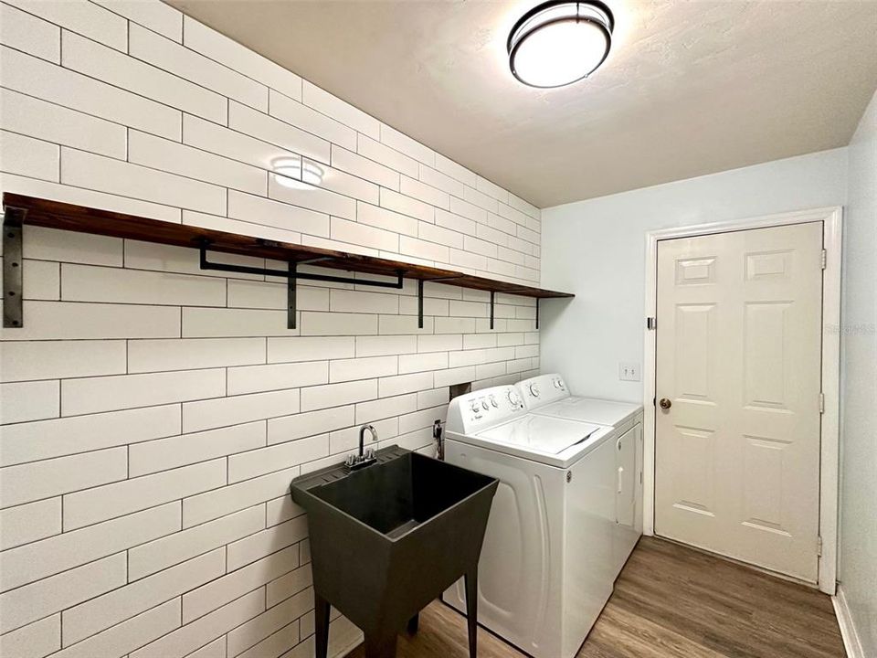 For Sale: $524,900 (4 beds, 3 baths, 2209 Square Feet)