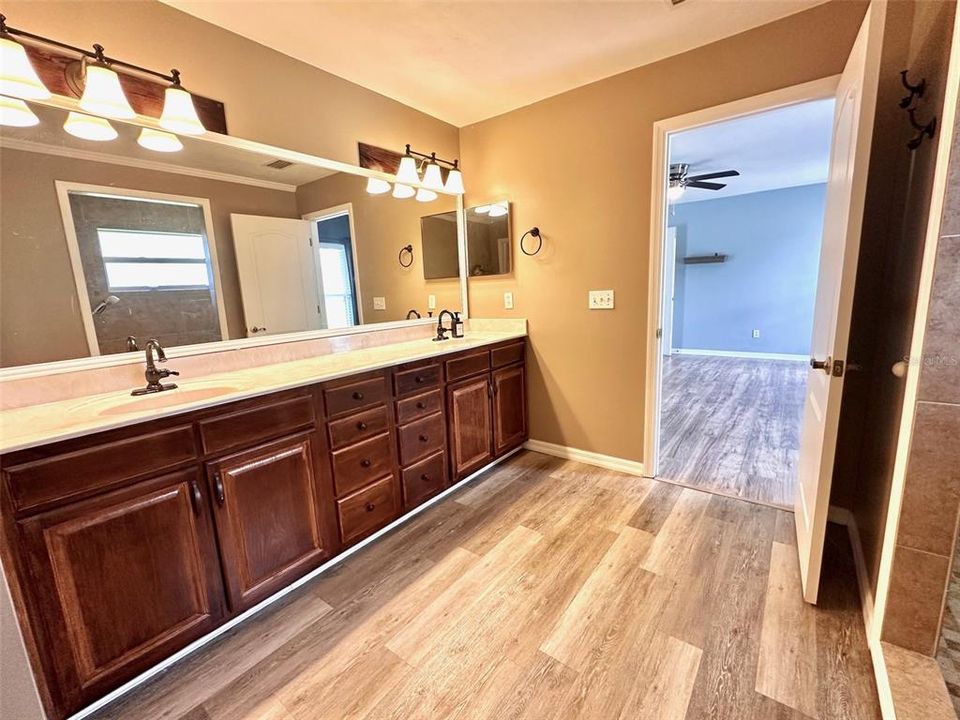 For Sale: $524,900 (4 beds, 3 baths, 2209 Square Feet)