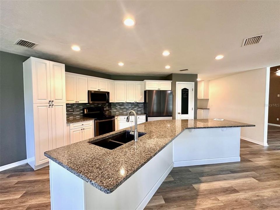 For Sale: $524,900 (4 beds, 3 baths, 2209 Square Feet)