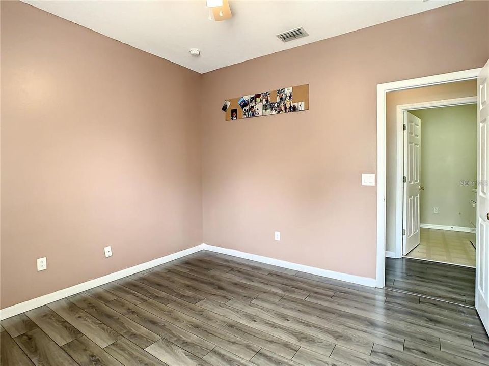 合同活跃: $3,000 (5 贝兹, 2 浴室, 2345 平方英尺)