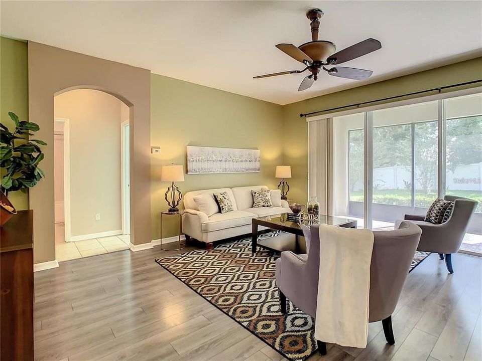 合同活跃: $3,000 (5 贝兹, 2 浴室, 2345 平方英尺)