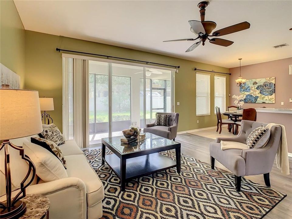 合同活跃: $3,000 (5 贝兹, 2 浴室, 2345 平方英尺)