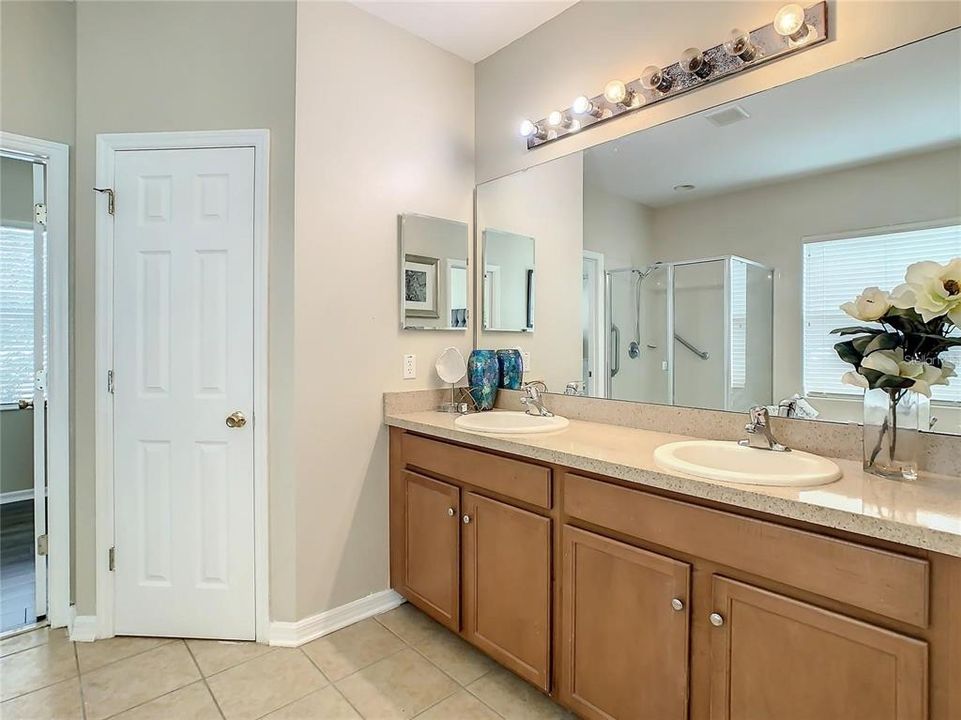 合同活跃: $3,000 (5 贝兹, 2 浴室, 2345 平方英尺)