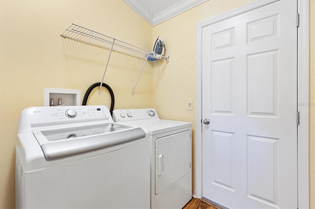 合同活跃: $335,000 (3 贝兹, 2 浴室, 1392 平方英尺)