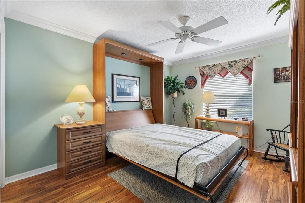 合同活跃: $335,000 (3 贝兹, 2 浴室, 1392 平方英尺)