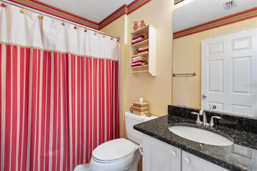 合同活跃: $335,000 (3 贝兹, 2 浴室, 1392 平方英尺)