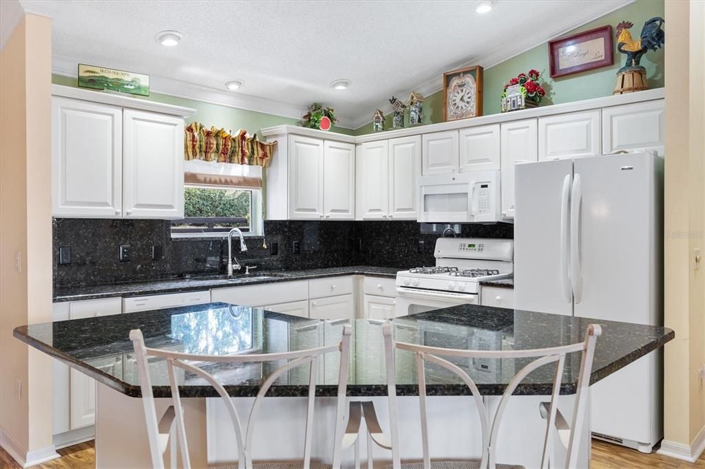 合同活跃: $335,000 (3 贝兹, 2 浴室, 1392 平方英尺)