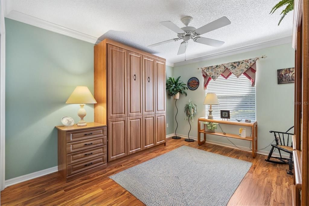 合同活跃: $335,000 (3 贝兹, 2 浴室, 1392 平方英尺)